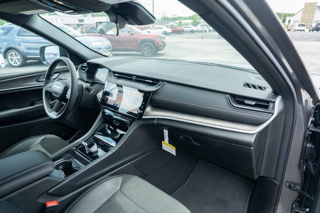 New 2026 Jeep Grand Cherokee Altitude AWD/4WD image 38