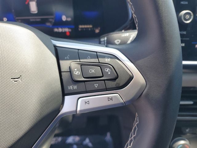 Certified 2022 Volkswagen Taos SE w/ Panoramic Sunroof Package FWD image 22