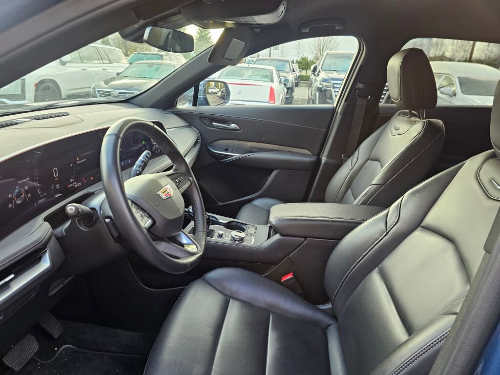 Used 2025 Cadillac XT4 Premium Luxury image 24