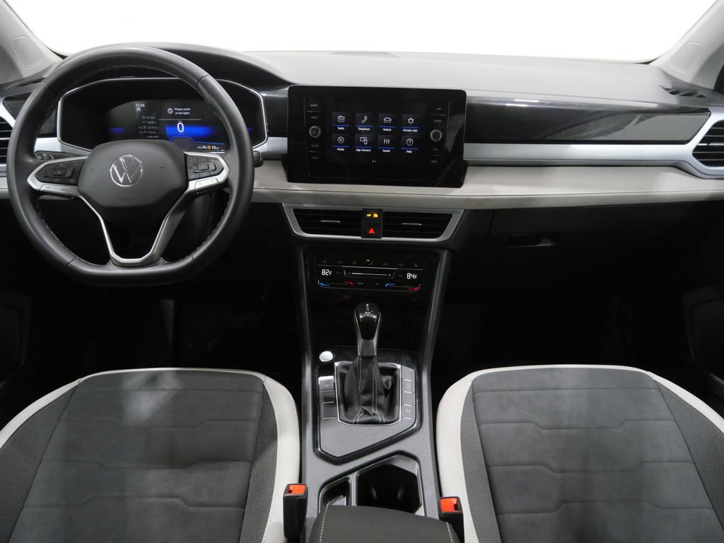 Used 2025 Volkswagen Taos SE FWD image 10