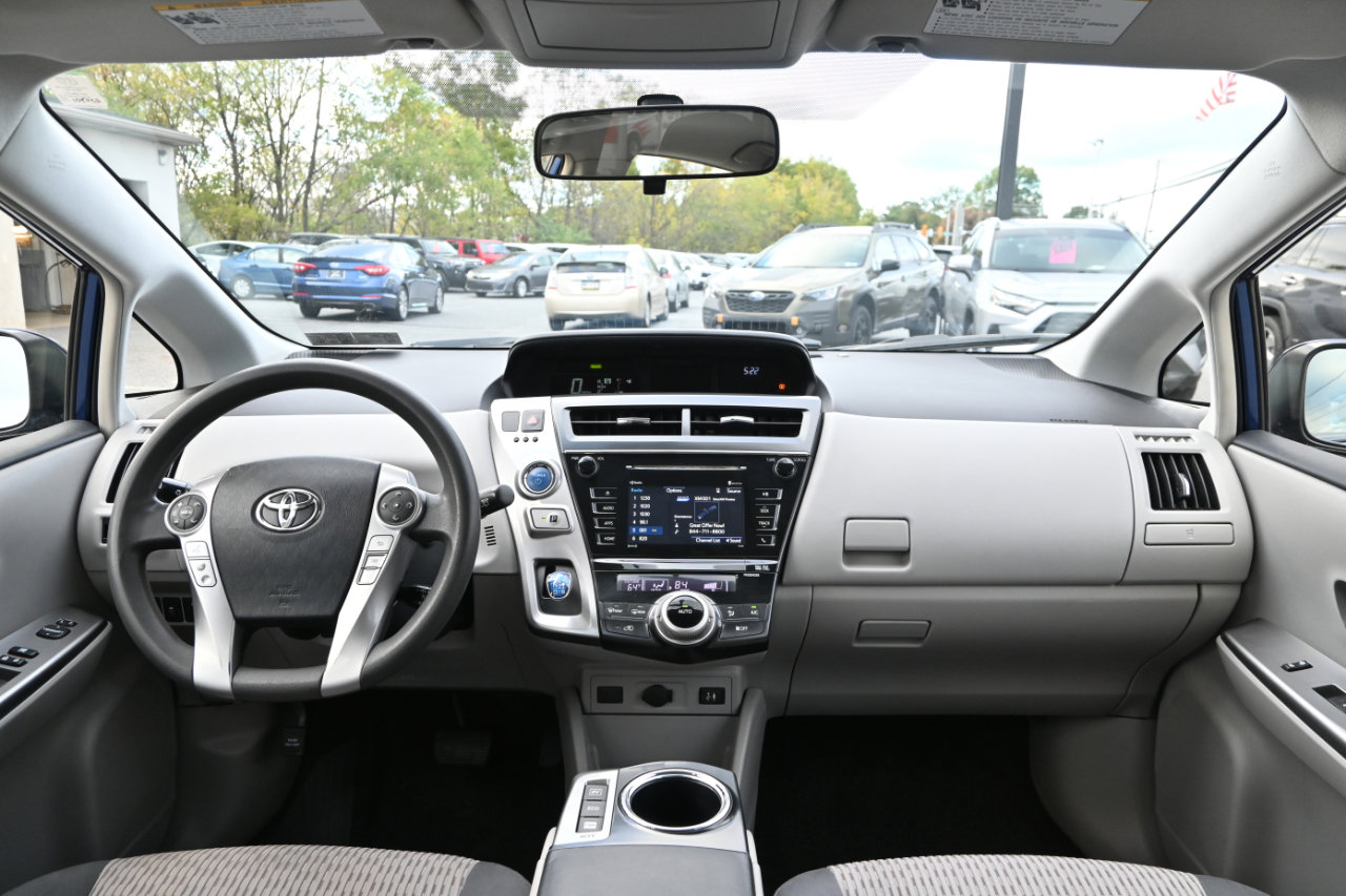 Used 2017 Toyota Prius V Three image 2