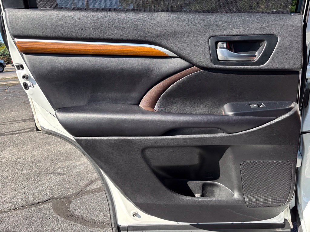 Used 2019 Toyota Highlander Limited FWD image 21