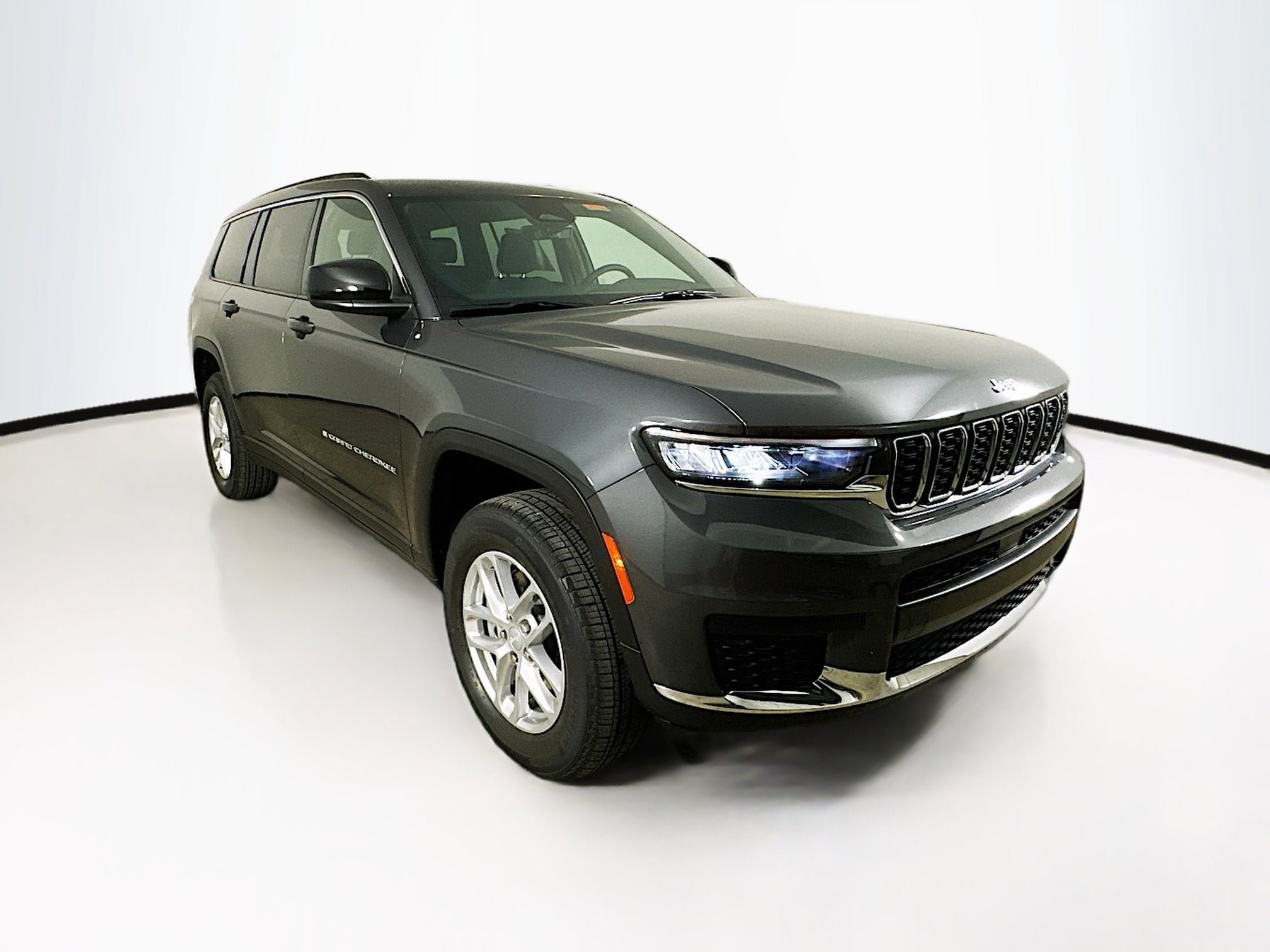 Used 2025 Jeep Grand Cherokee L Laredo w/ Luxury Tech Group I AWD/4WD image 1
