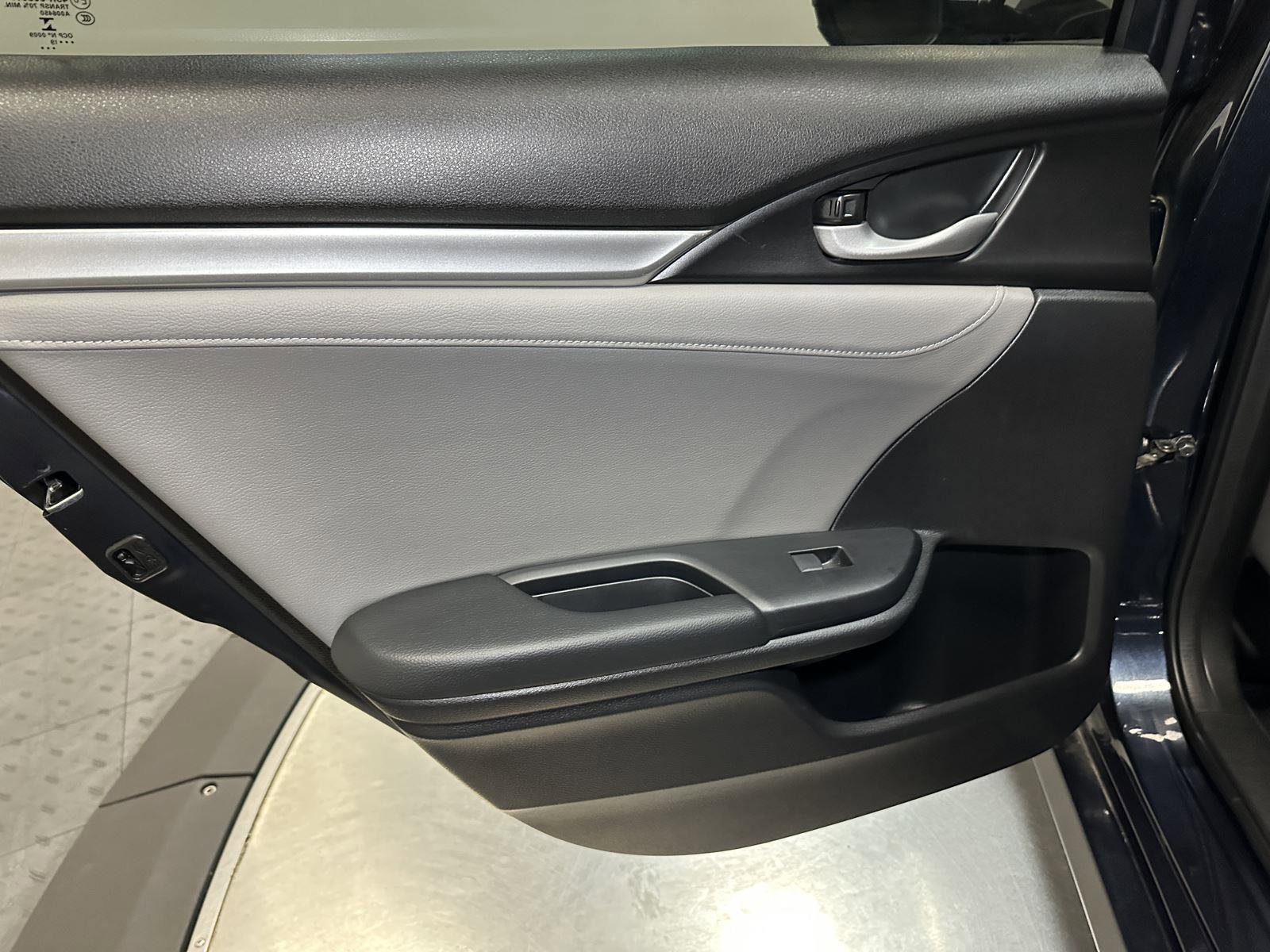 Used 2019 Honda Civic EX-L image 30