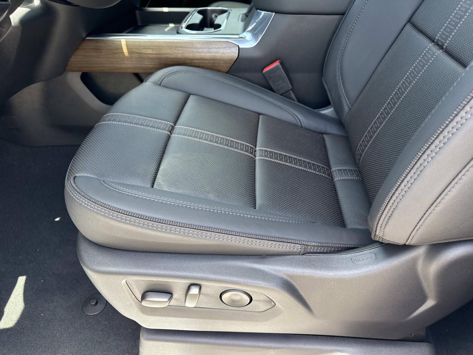 New 2026 Chevrolet Silverado 2500 High Country w/ High Country Premium Package AWD/4WD image 19