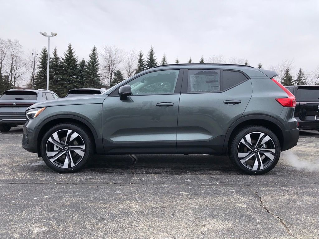 New 2026 Volvo XC40 B5 Plus w/ Protection Package Premier AWD/4WD image 7