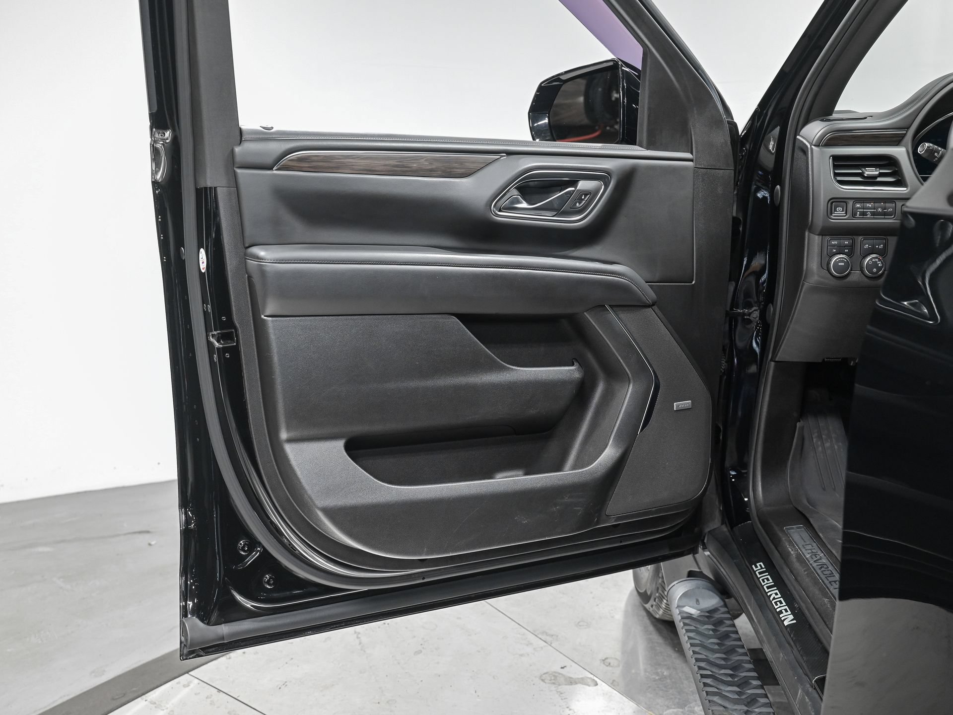 Used 2022 Chevrolet Suburban Z71 AWD/4WD image 12