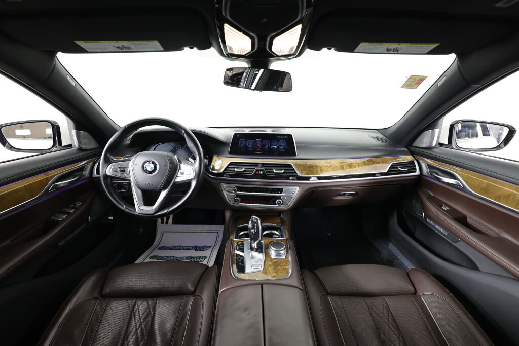 Used 2016 BMW 740i image 29