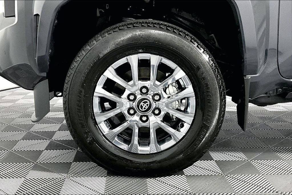 Used 2025 Toyota Tacoma Limited AWD/4WD image 8