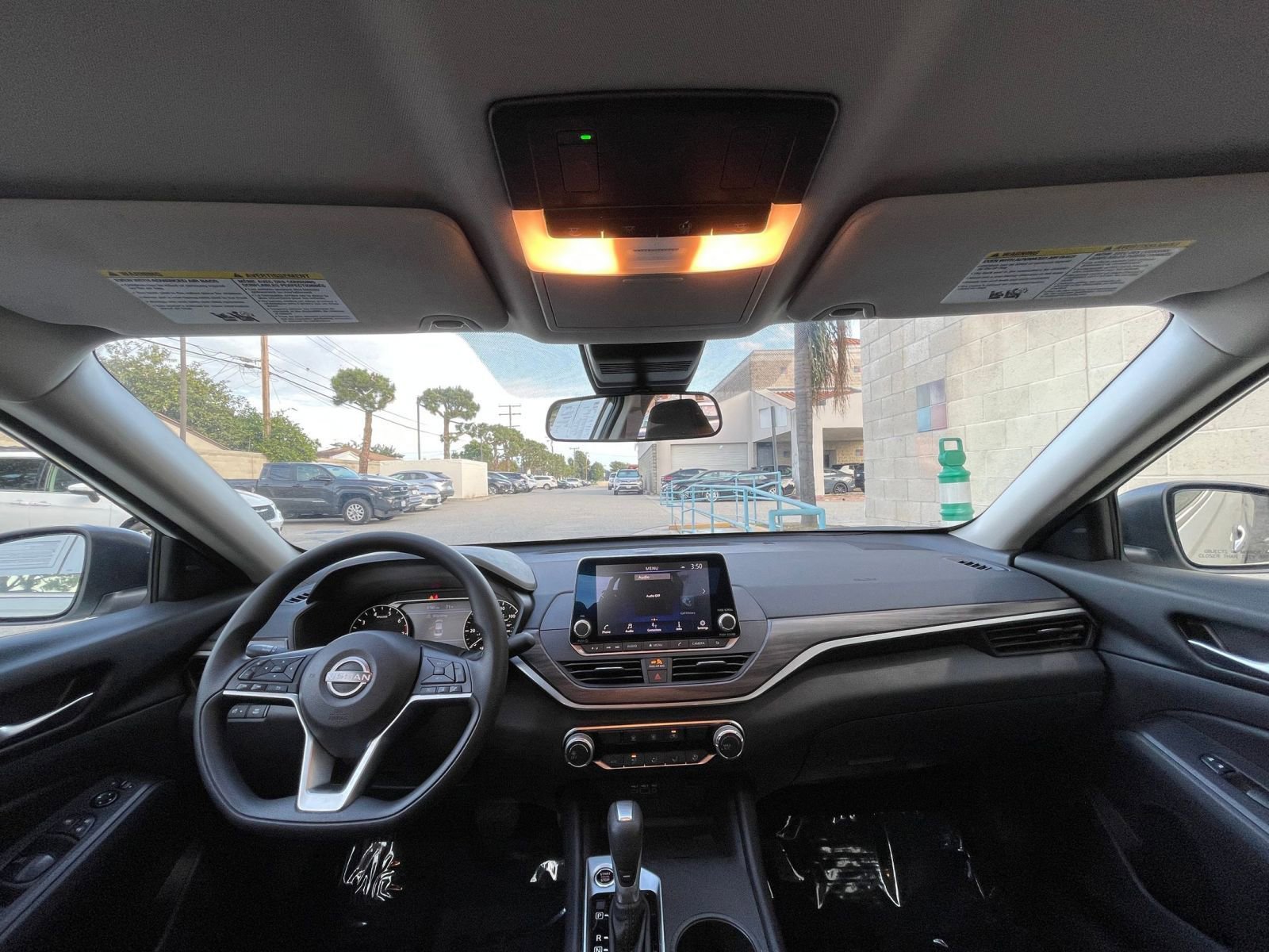 Used 2025 Nissan Altima 2.5 SV image 33