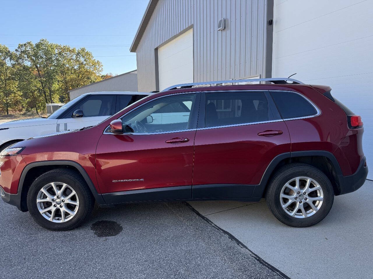 Used 2014 Jeep Cherokee Latitude w/ Comfort/Convenience Group AWD/4WD image 2