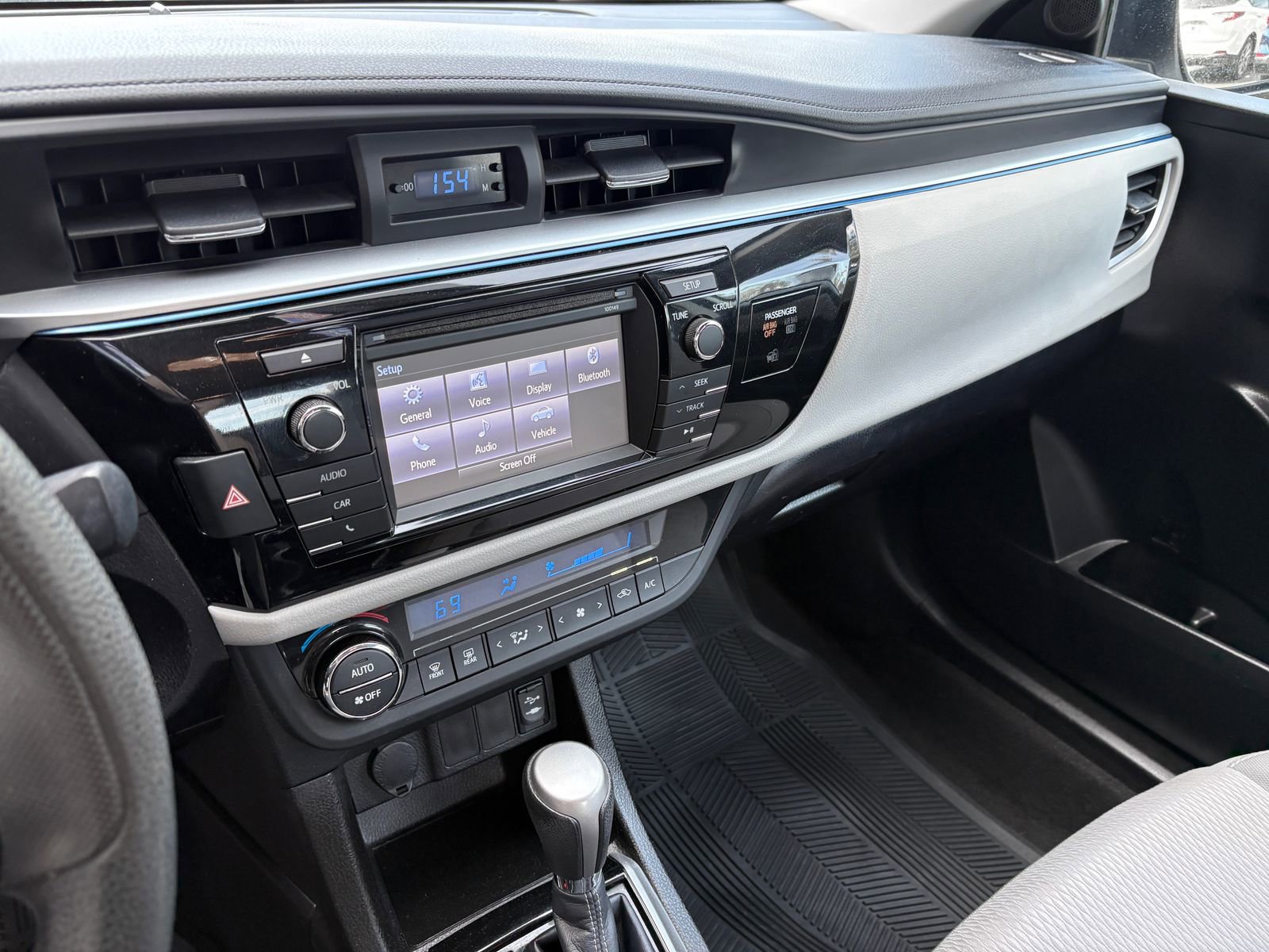 Used 2014 Toyota Corolla LE FWD image 25