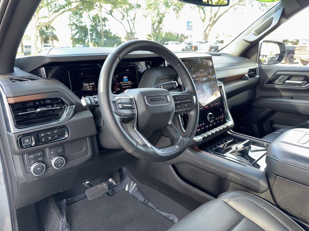 Used 2025 GMC Yukon Denali AWD/4WD image 15