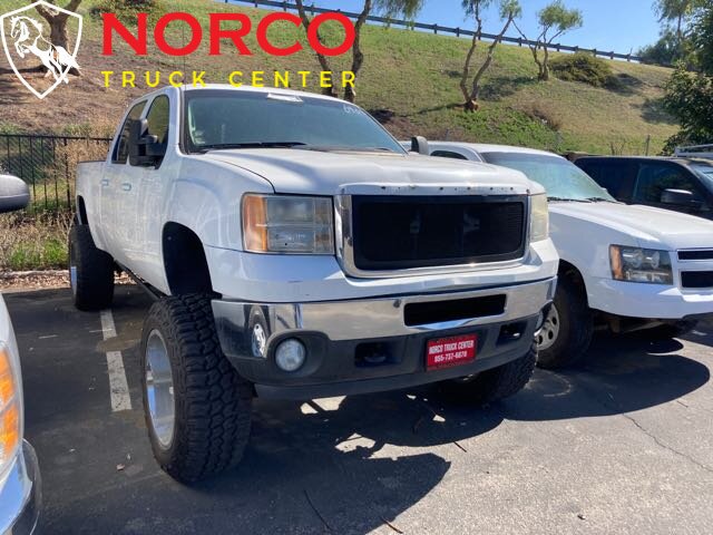 Used 2011 GMC Sierra 2500 SLT w/ Entertainment Package AWD/4WD image 2