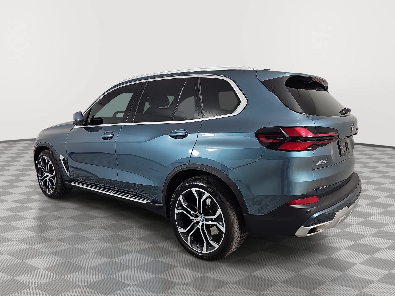 Used 2025 BMW X5 sDrive40i w/ Premium Package RWD image 6