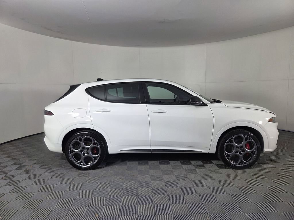 Used 2025 Alfa Romeo Tonale Tributo Italiano AWD/4WD image 4