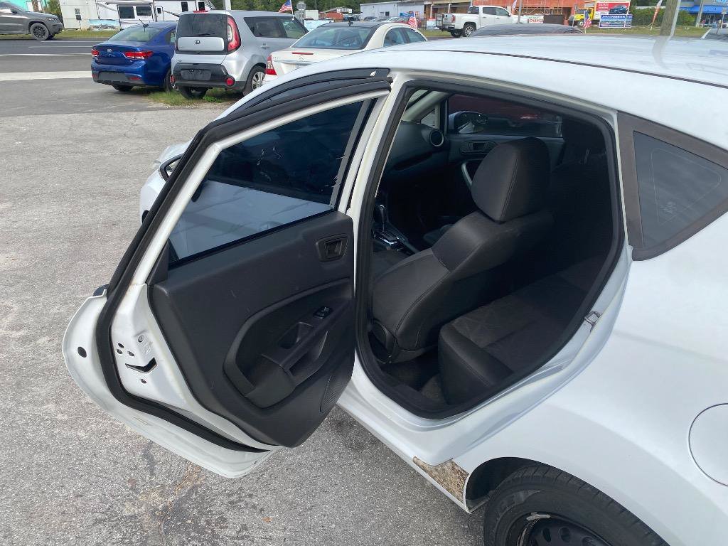 Used 2013 Ford Fiesta SE FWD image 15