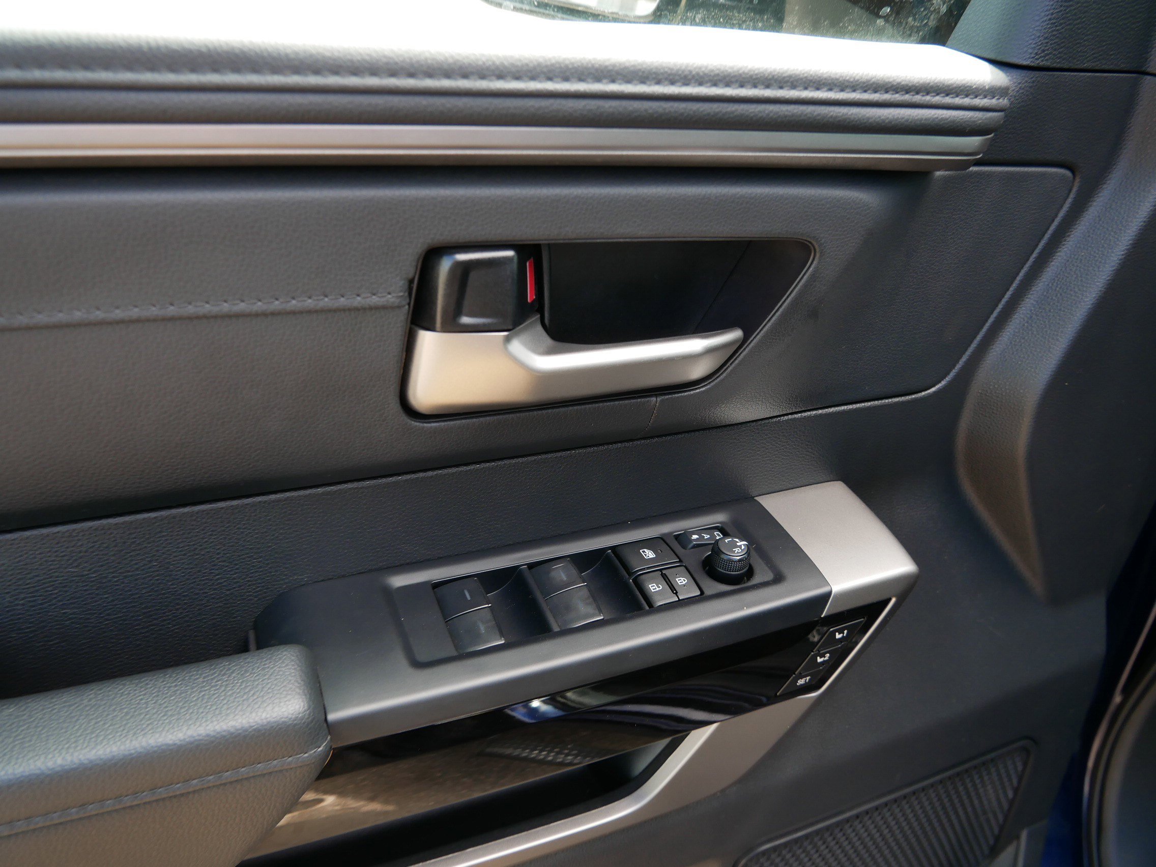 Used 2024 Toyota Tundra Limited AWD/4WD image 18