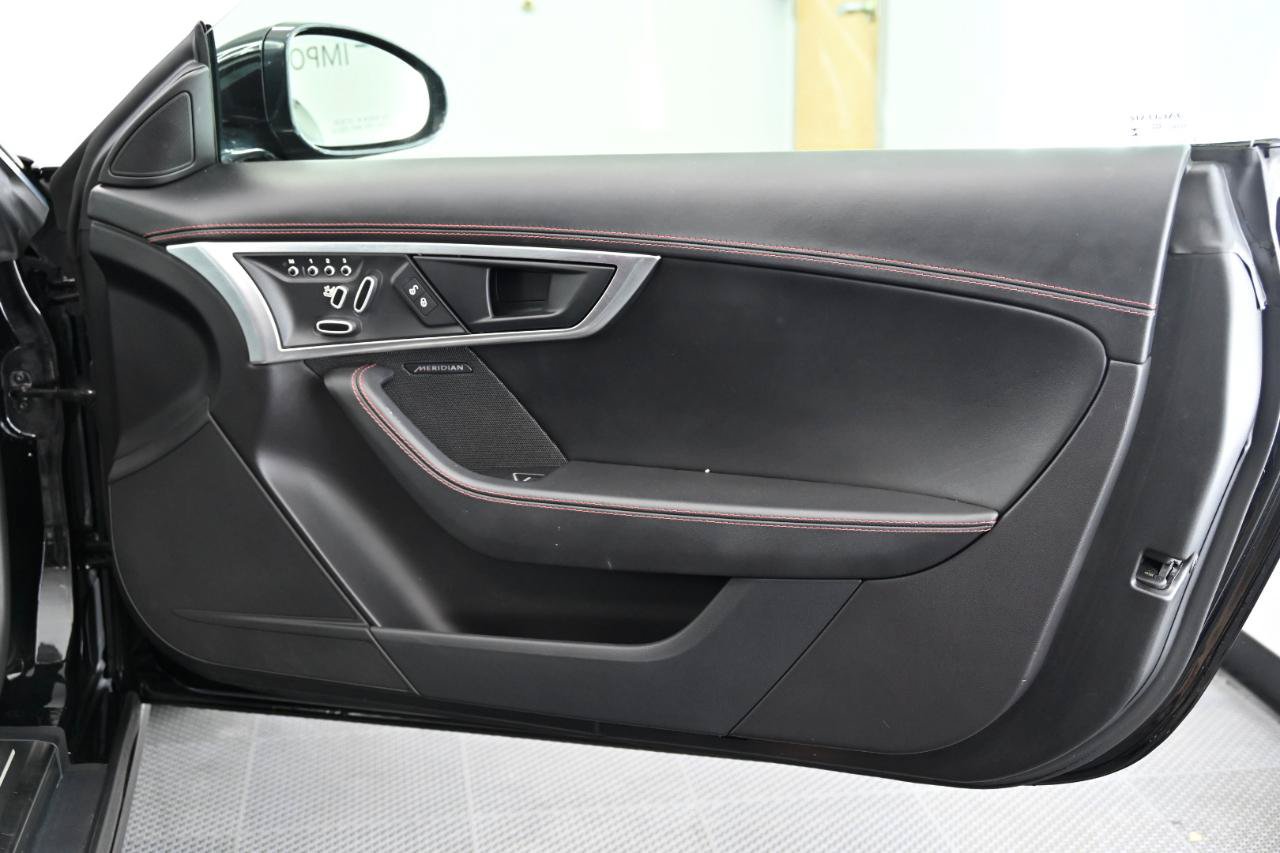 Used 2019 Jaguar F-TYPE R AWD/4WD image 21