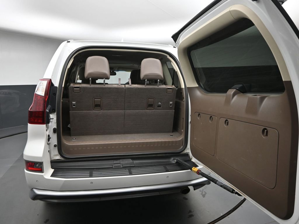 Used 2019 Lexus GX 460 image 10