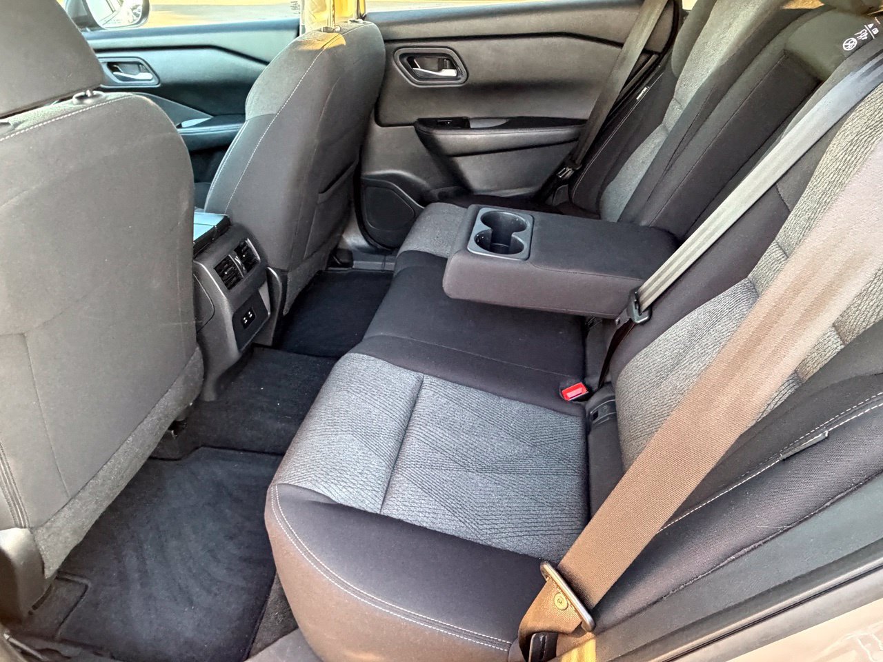 Certified 2024 Nissan Rogue SV FWD image 29