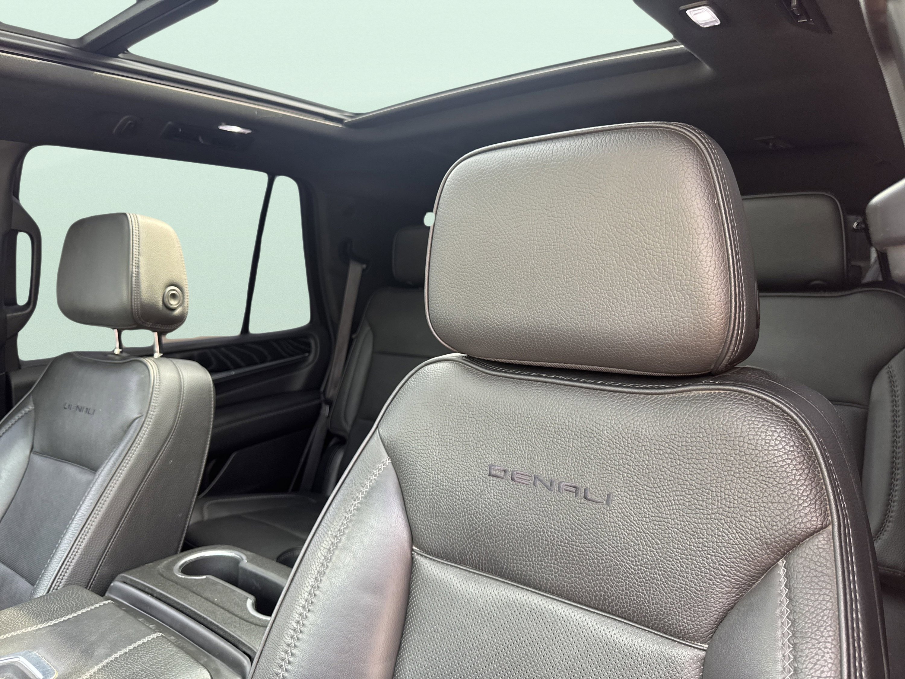 Used 2022 GMC Yukon Denali image 12