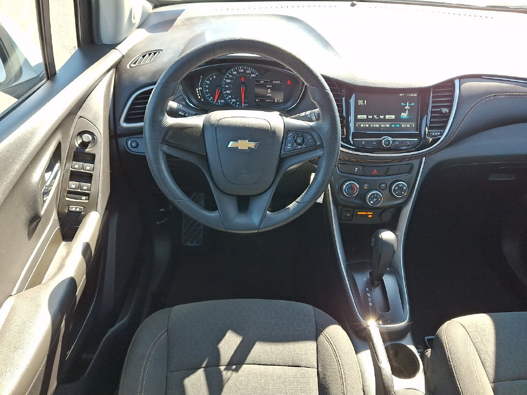 Used 2017 Chevrolet Trax LS FWD image 2