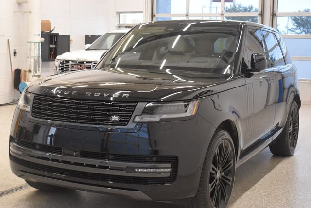 Used 2025 Land Rover Range Rover SE AWD/4WD image 9