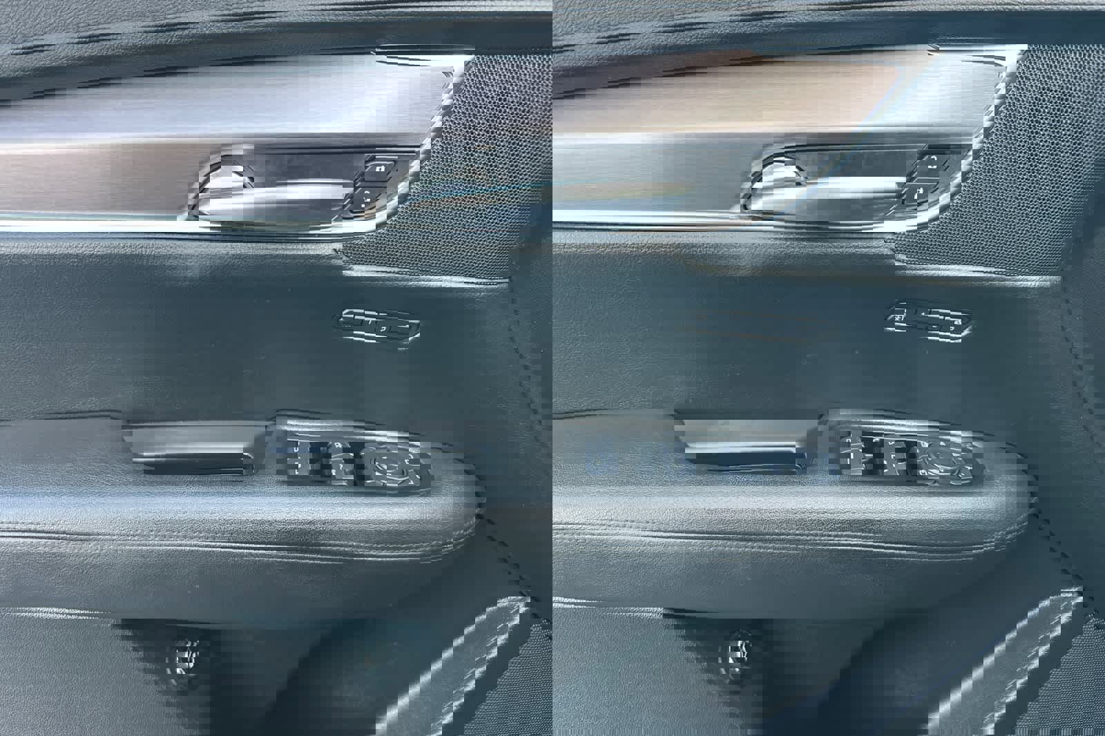 Used 2017 Cadillac XT5 Premium Luxury w/ Driver Assist Package image 12