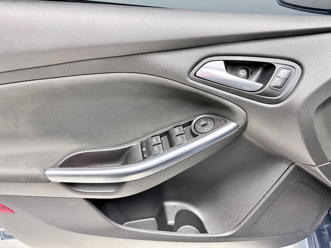 Used 2018 Ford Focus ST w/ Equipment Group 401A FWD image 15