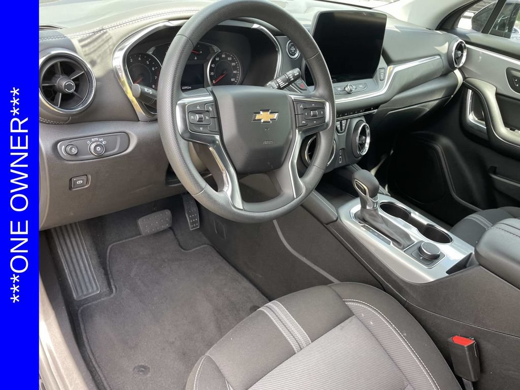 Used 2025 Chevrolet Blazer LT FWD image 17