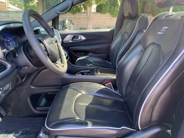 Used 2025 Chrysler Pacifica Limited FWD image 13