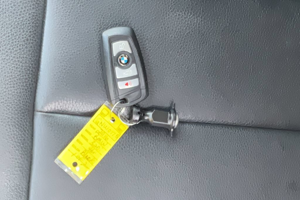 Used 2016 BMW 320i Sedan RWD image 30