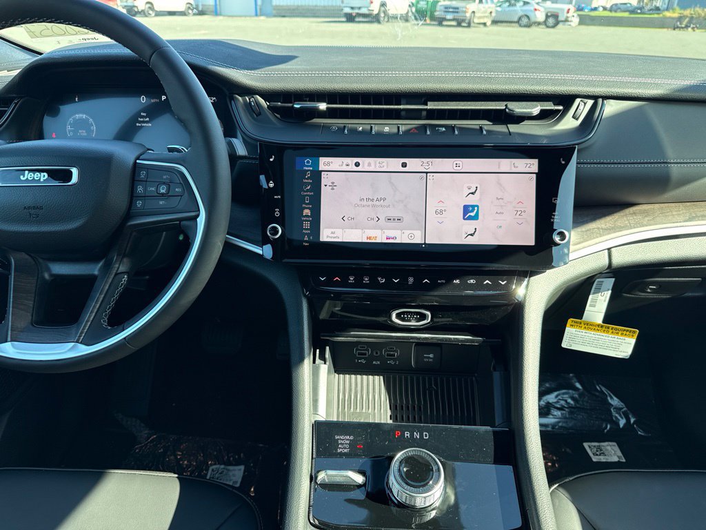 New 2027 Jeep Grand Cherokee Limited AWD/4WD image 17