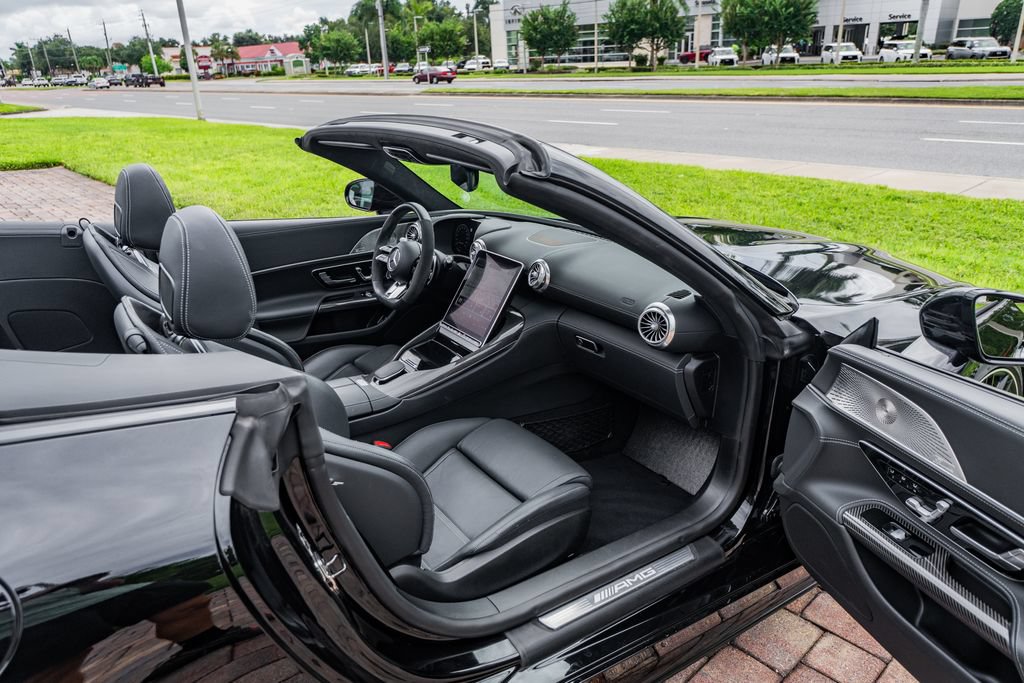 Used 2023 Mercedes-Benz SL 63 AMG 4MATIC image 34