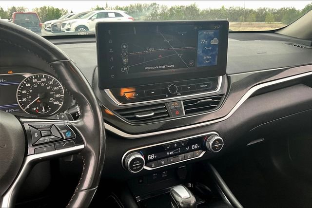 Used 2023 Nissan Altima 2.0 SR image 9