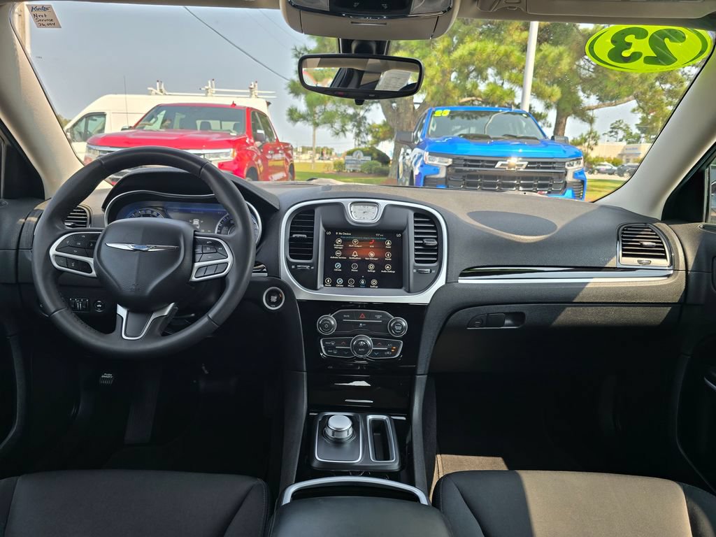 Used 2023 Chrysler 300 Touring RWD image 12