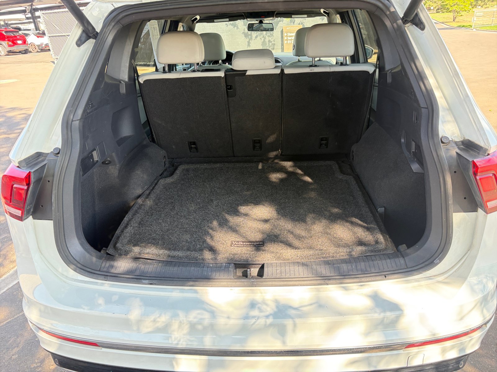 Used 2018 Volkswagen Tiguan SEL w/ R-Line Package AWD/4WD image 32
