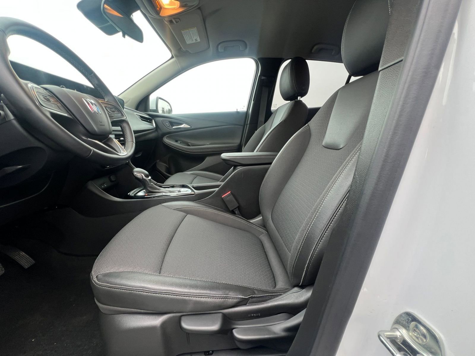 Used 2025 Buick Encore GX Preferred image 27