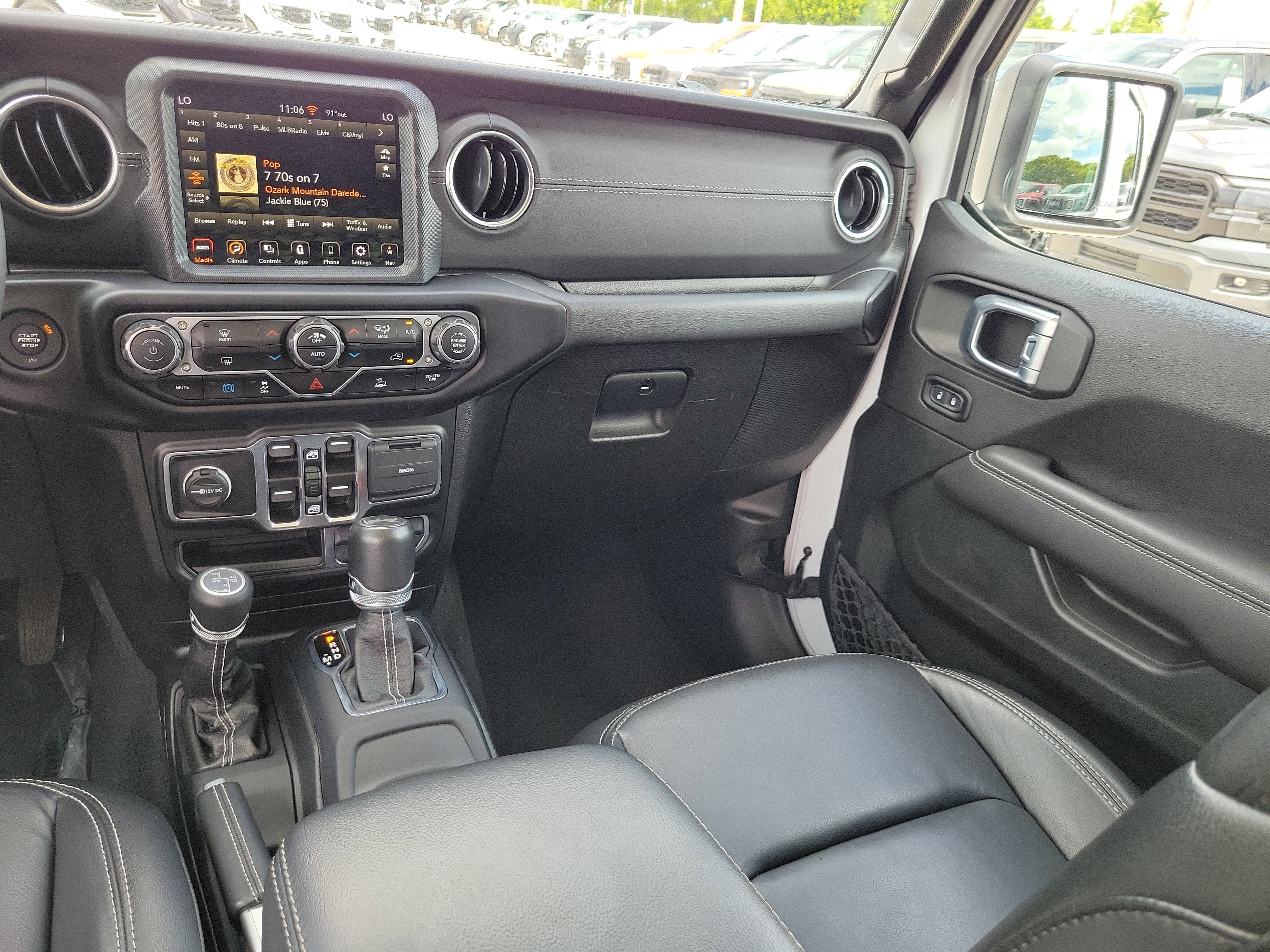 Used 2023 Jeep Wrangler Unlimited Sahara AWD/4WD image 17