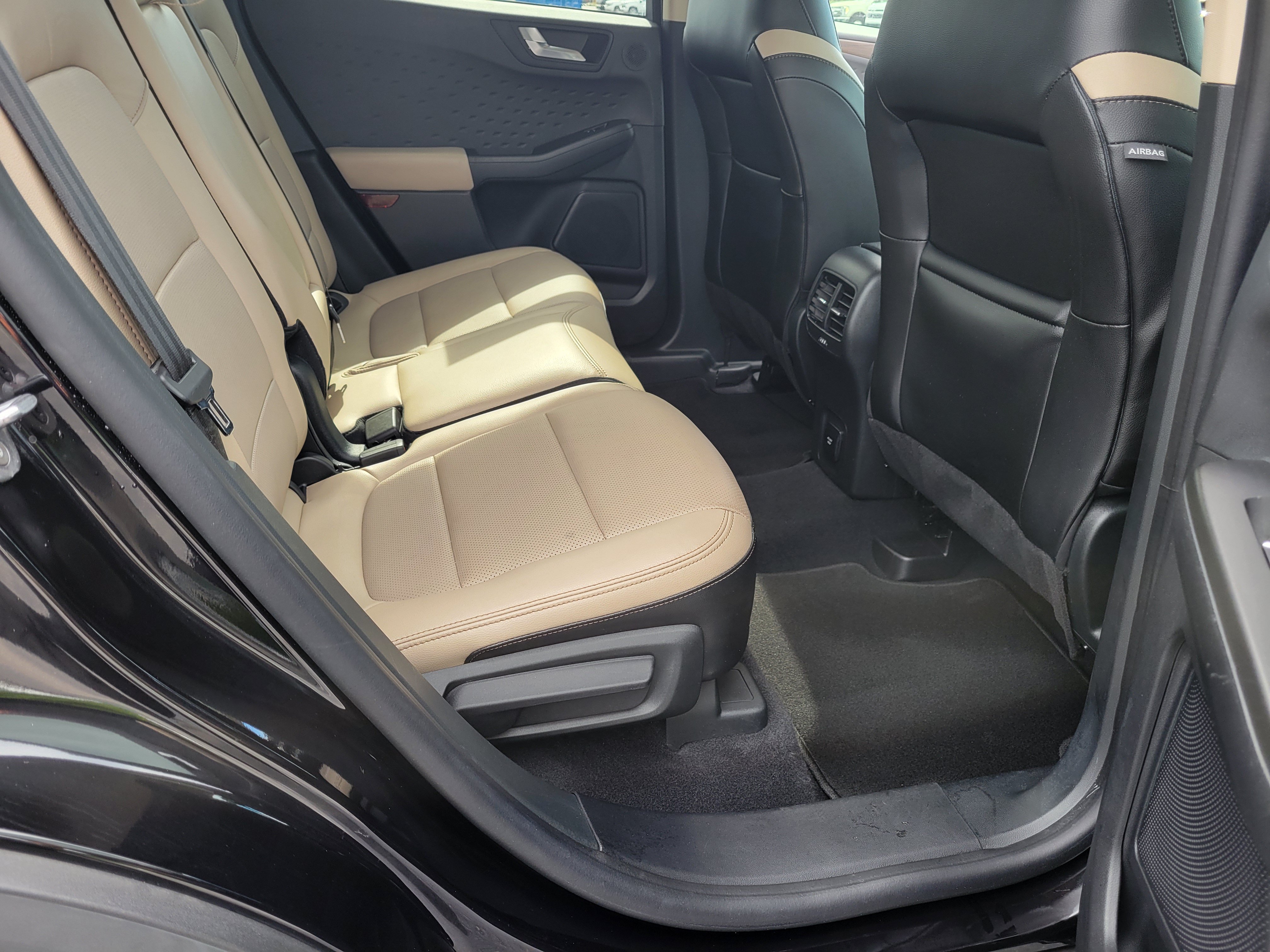 Used 2020 Ford Escape Titanium FWD image 31