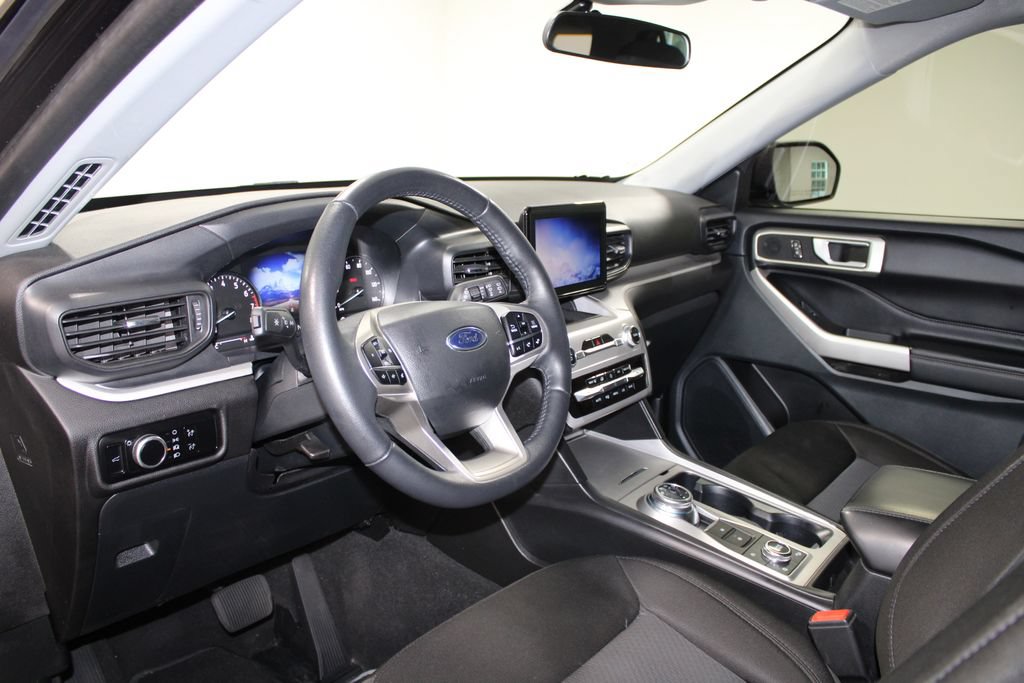 Used 2023 Ford Explorer XLT AWD/4WD image 22