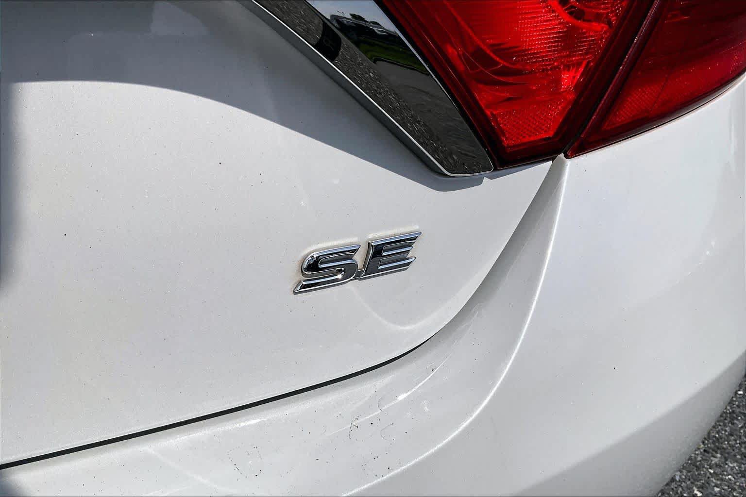 Used 2017 Toyota Camry SE FWD image 10