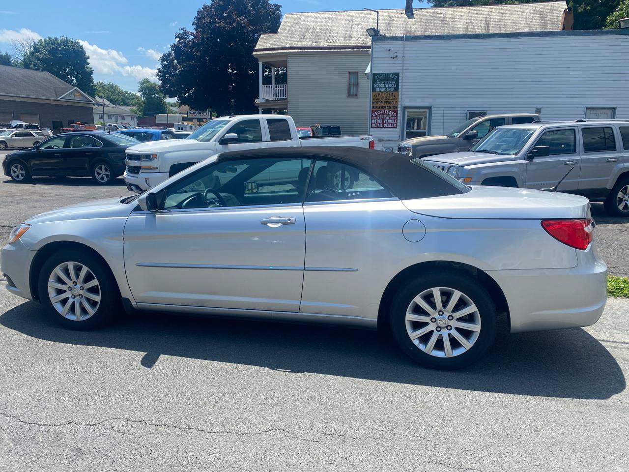 Used 2011 Chrysler 200 Touring FWD image 12