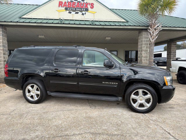 Used 2014 Chevrolet Suburban LT image 3