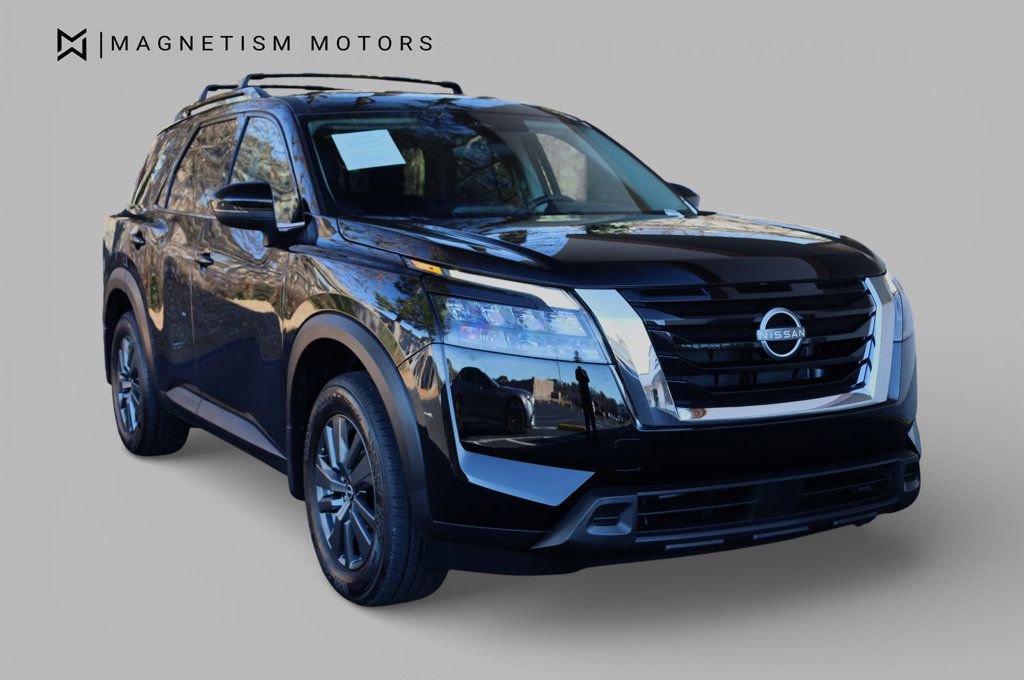 Used 2025 Nissan Pathfinder SV image 6