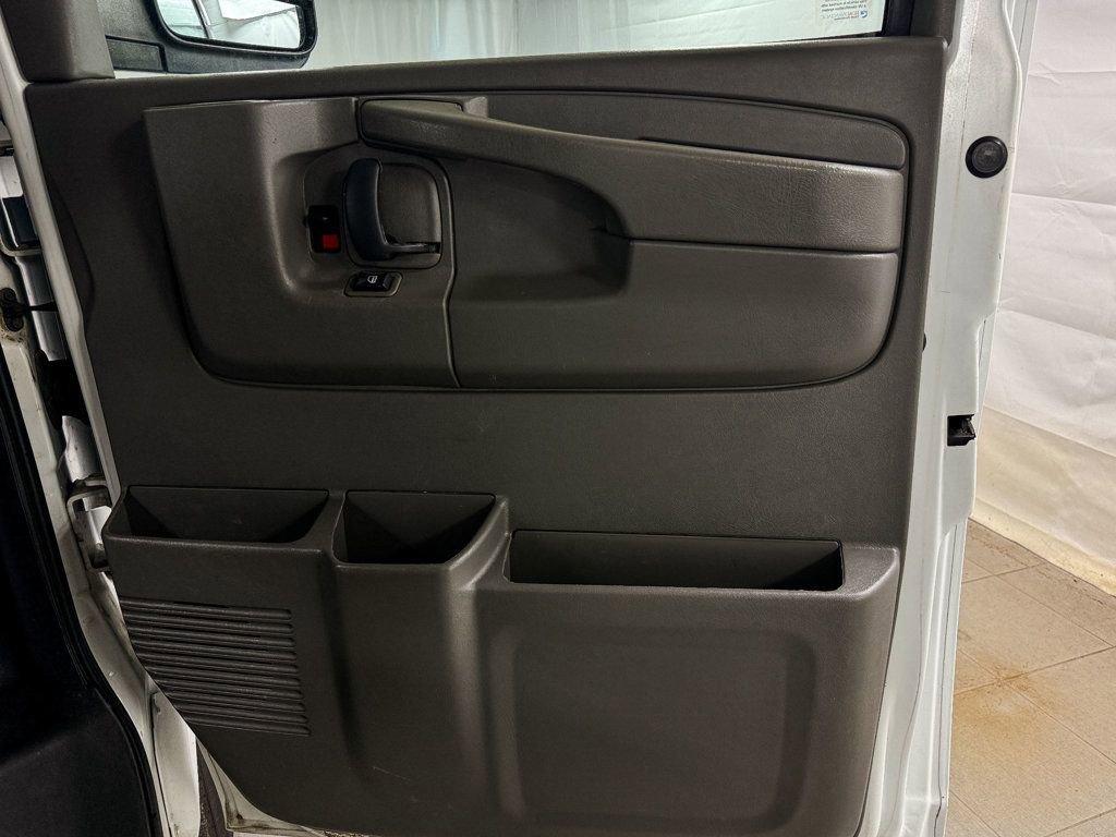 Used 2014 Chevrolet Express 3500 image 16