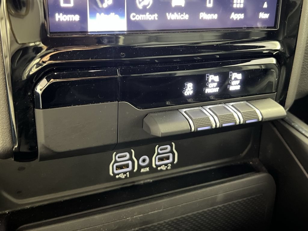 Used 2026 RAM 1500 Laramie AWD/4WD image 33