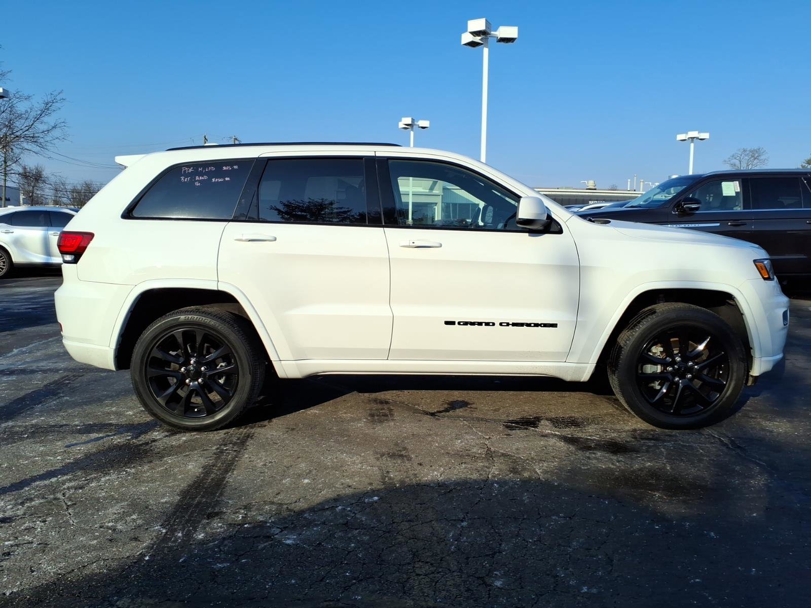 Used 2022 Jeep Grand Cherokee Laredo X image 8