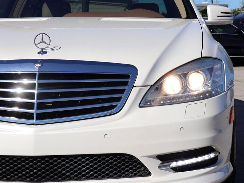 Used 2010 Mercedes-Benz S 550 Sedan w/ Sport Package image 12